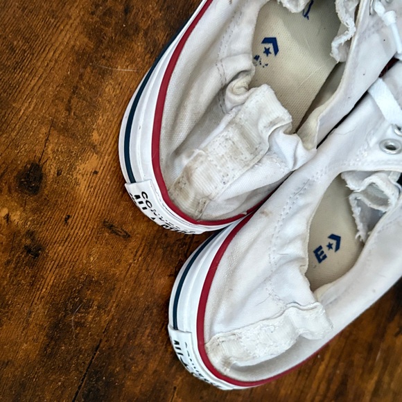 Converse women 11 White and Red Sneakers - Picture 5 of 8